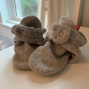 Zutano baby fleece booties
